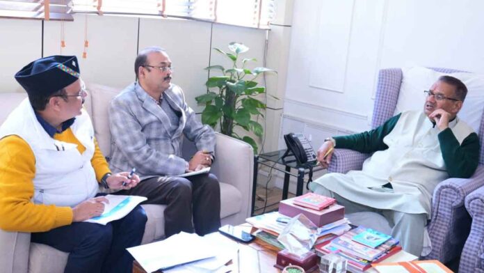 क्षतिग्रस्त सड़कों की मरम्मत को प्राथमिकता देते हुए जल्द से जल्द पूरा किया जाए : गणेश जोशी