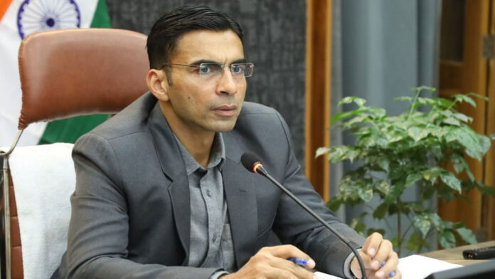 लापरवाही हरगिज बर्दाश्त नहीं : डीएम बंसल