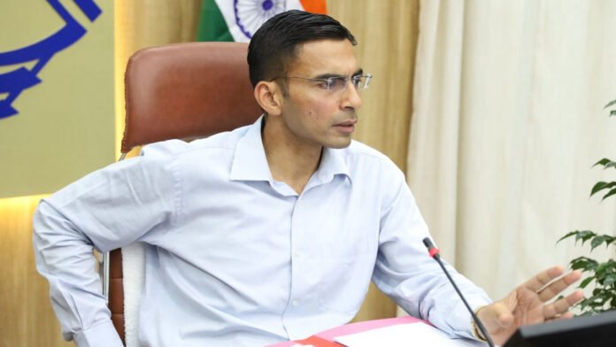 जिले के 76 जर्जर स्कूल भवन होंगे ध्वस्त, बच्चों की सुरक्षा सर्वोपरि : ज़िलाधिकारी