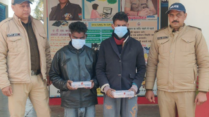 कबाड़ बीनने के बहाने बंद घरों के करते थे रेकी, 9 लाख के गहने बरामद