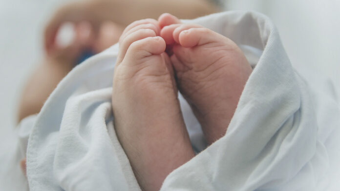 नाबालिग ने बच्ची को दिया जन्म, दुष्कर्म की आशंका