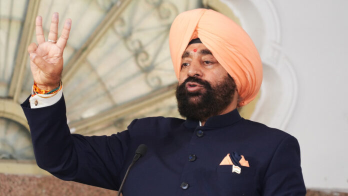 हिंदी पत्रकारिता जनहित को केंद्र में रखकर सत्ता से प्रश्न करने का साहस रखती है : राज्यपाल