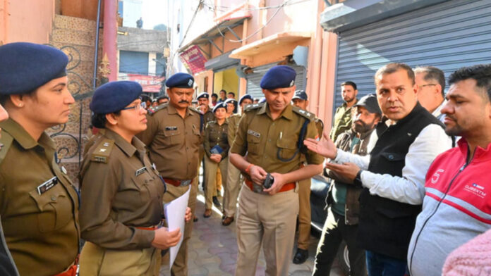 देहरादून युवती हत्याकांड: पीड़ित परिवार से मिलीं एसपी मुख्यालय, निष्पक्ष जांच का दिए आश्वासन