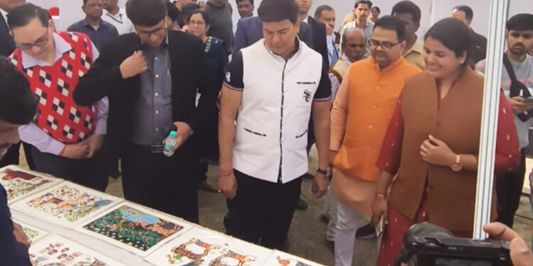 बरेली में ‘इंडिया हैंडमेड’ जीवंत: एक ही छत के नीचे हैंडलूम और हैंडीक्राफ्ट्स