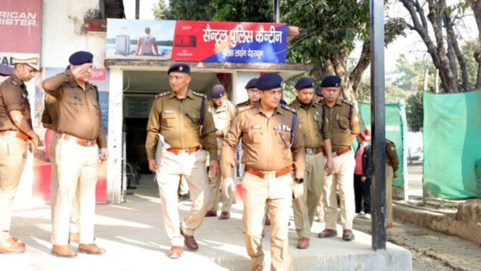 जनपद की पहली परेड में कड़े तेवरों में दिखे पुलिस कप्तान