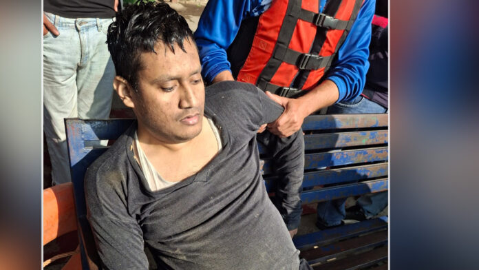 नदी मे डूब रहे व्यक्ति के लिए देवदूत बनी पुलिस, बचाई जान