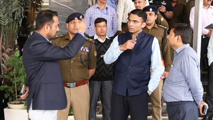 गृह मंत्री के उत्तराखंड़ दौरे की सुरक्षा व्यवस्थाओं का डीएम ने किया निरीक्षण