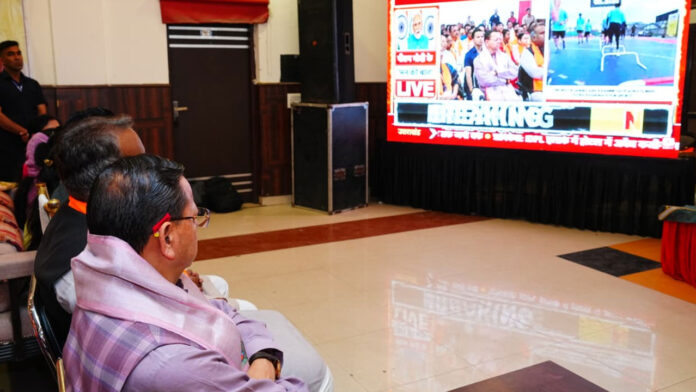 सीएम धामी ने सुना पीएम मोदी के ‘मन की बात’ का 132वां एपिसोड