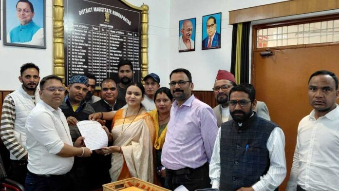 केदारनाथ पैदल मार्ग की कच्ची दुकानों को पूर्ववत संचालित करने की मांग 