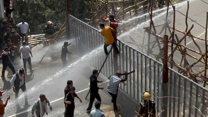 यूकेडी ने भराड़ीसैंण में किया उग्र प्रदर्शन, कई गिरफ्तार