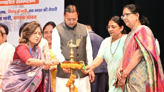 महिलाओं का साहस और समर्पण ही हमारे समाज और देश की प्रगति का आधार है : सीएम धामी
