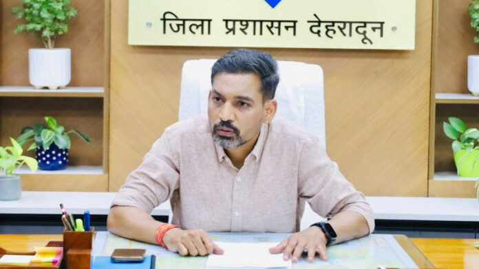 जन अपेक्षाओं के अनुरूप परिणाम देने पर रहेगा फोकस, योजनाओं का लाभ अंतिम व्यक्ति तक पहुंचे : डीएम डॉ. चौहान