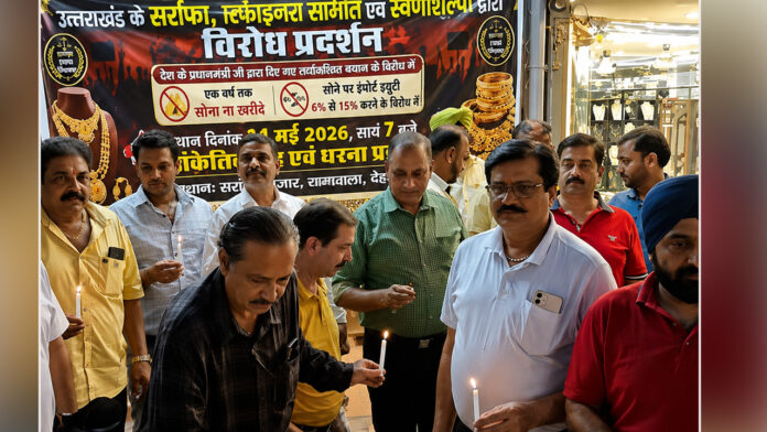 कारोबार पर संकट आया तो समर्थक भी सड़कों पर उतरे