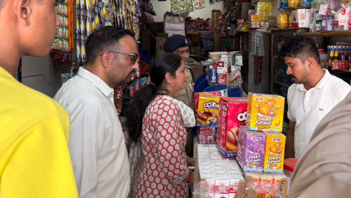 शैक्षणिक संस्थानों के नज़दीक तंबाकू बेचने वालों पर कार्रवाई, चालान व अर्थदंड वसूला