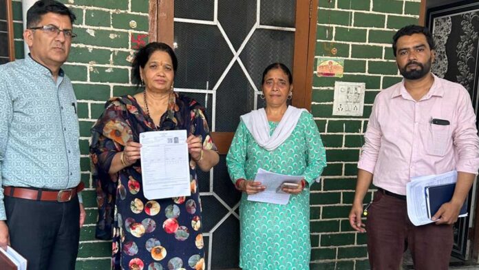 एसआईआर अभियान : 1882 मतदेय स्थलों पर घर-घर पहुंच रहे बीएलओ