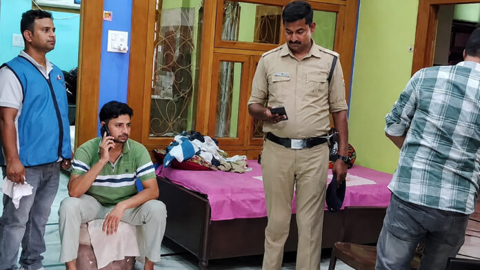 हरिद्वार जमीन घोटाले में आईएएस के घर विजिलेंस की छापेमारी