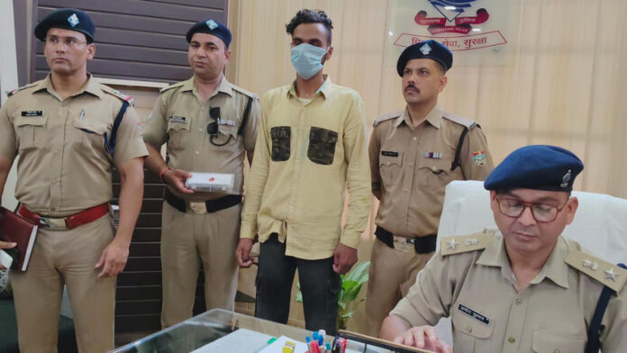 पुलिस थानों को बम से उड़ाने की धमकी देने वाला आरोपी गिरफ्तार