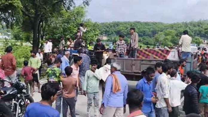 अवैध खनन के दौरान हुए हादसे में ट्रैक्टर चालक की मौत